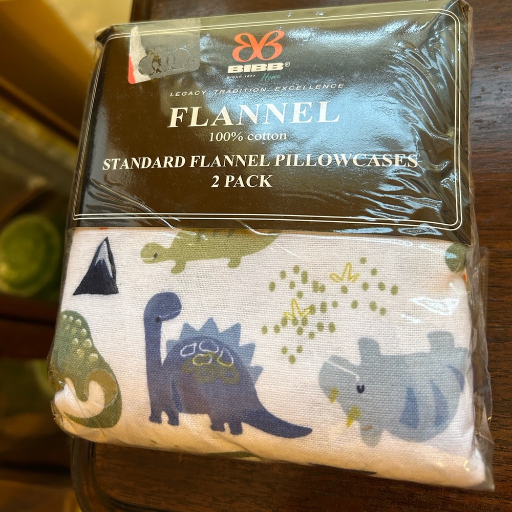 Bibb Home New York Standard Dinosaur Flannel 2 Pillowcases 20 X 30 Inches NWT